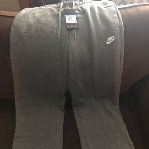 Women’s Nike loose fit sweatpants